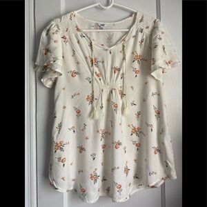 NWT- Maternity Sonoma Goods For Life Short sleeves Top Size: Medium